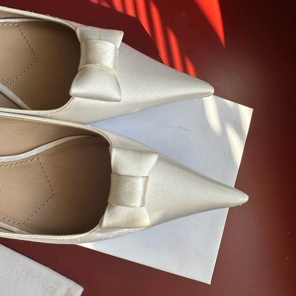 NWOT Marc Jacobs Satin Creme Point Toe Flats - Never Worn! Size 38 - Picture 7 of 8